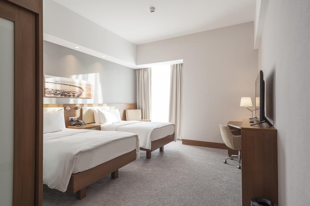 Hampton By Hilton Symbol Отель Коджаэли