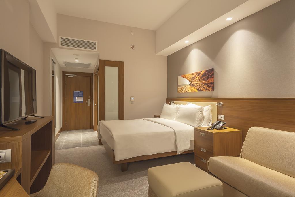 Отель Hampton By Hilton Symbol