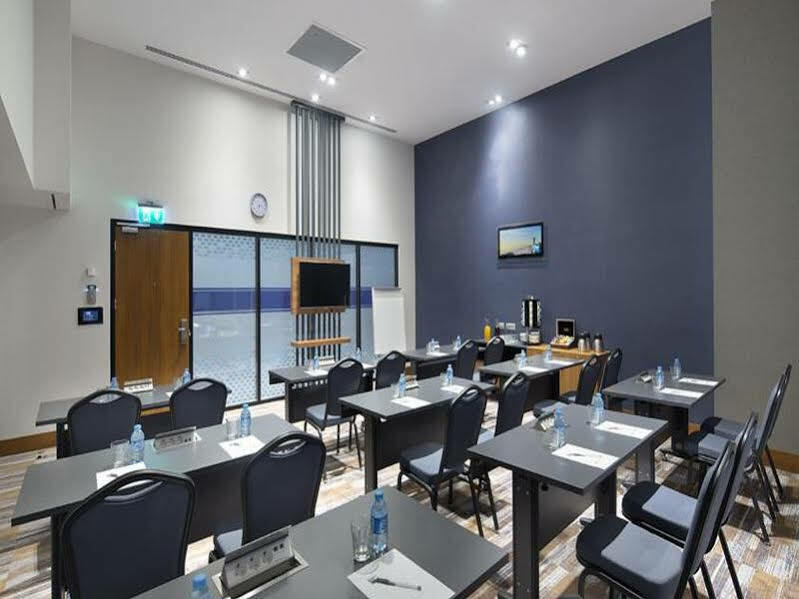Hampton By Hilton Symbol Отель