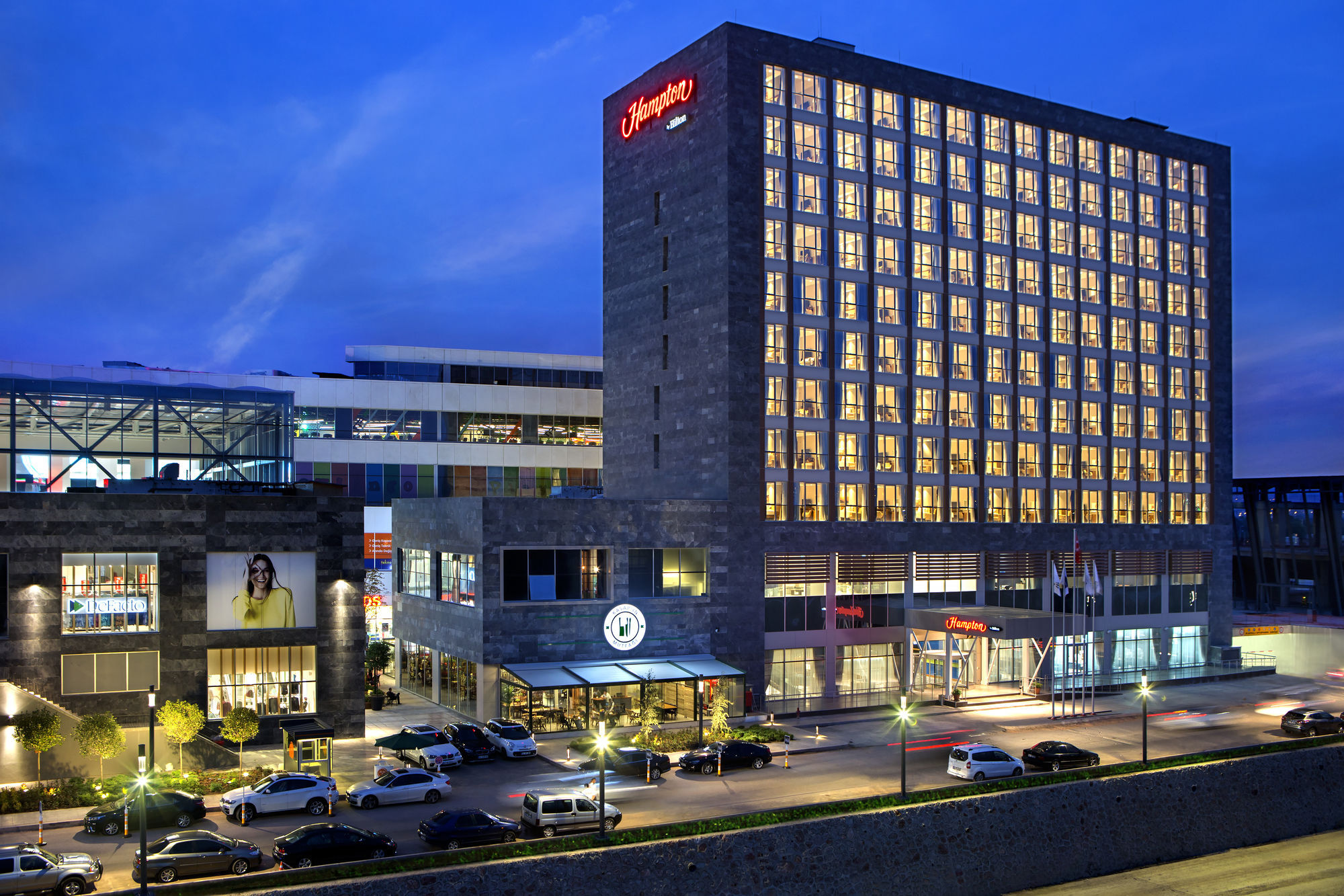 Hampton By Hilton Symbol Отель 3*
